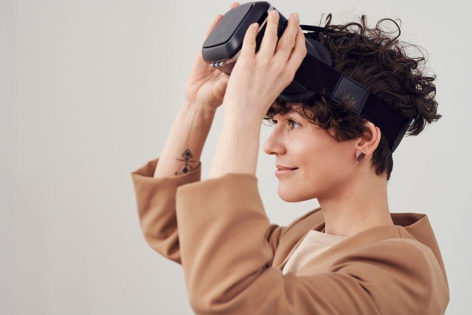 Valve Steam Frame Review: Standalone VR Performance in 2026 | Specvaro