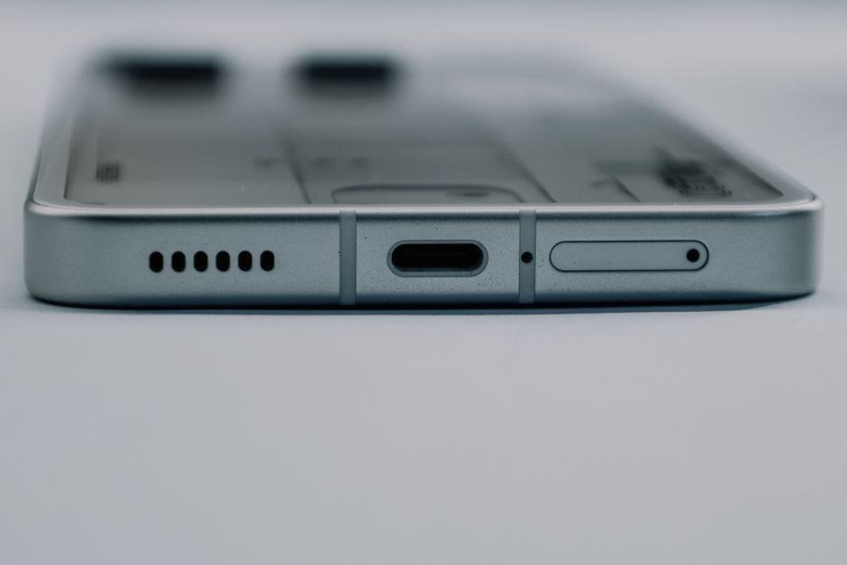 How to Fix a Phone That Is Not Charging: 7 Quick Fixes | Specvaro