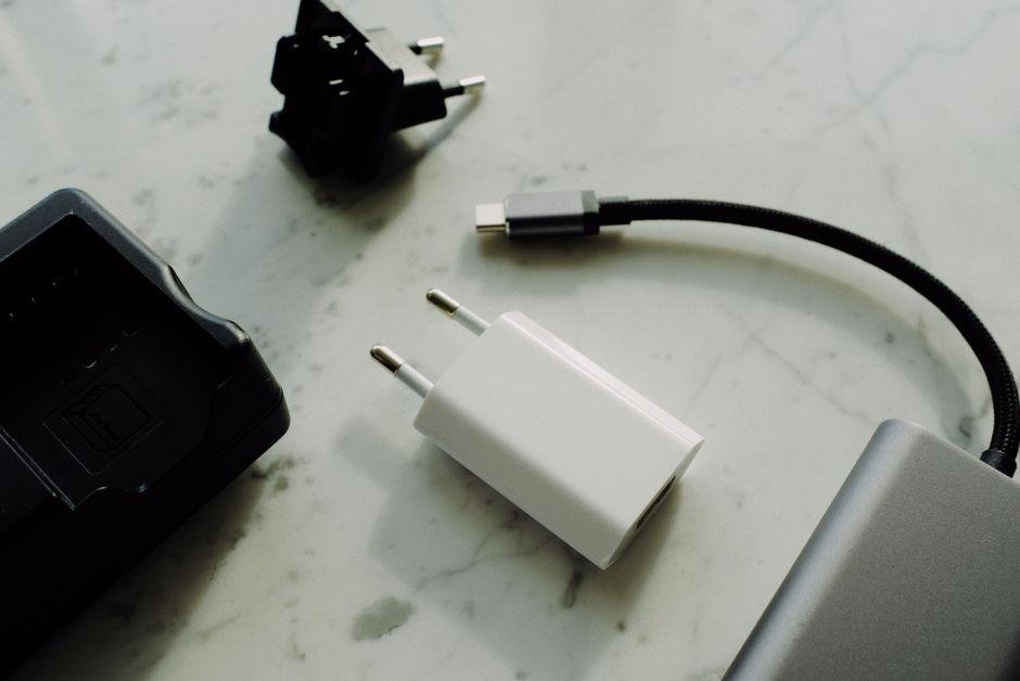 How to Fix a Phone That Is Not Charging: 7 Quick Fixes