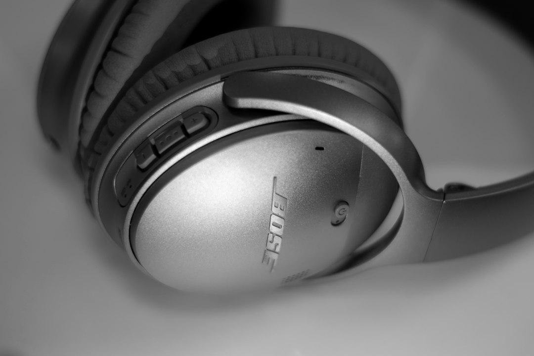 Bose QC Gen 2 vs Gen 1: Is the Upgrade Worth It in 2026? | Specvaro